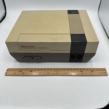1985 Nintendo Entertainment System NES Console For Parts Or Repair