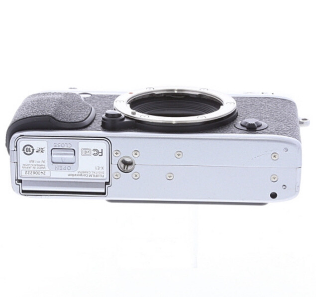 Fujifilm X-E1 16.3MP Digital Camera W. XF18-55mm Lens Kit Silver