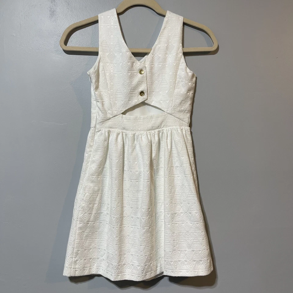 VESTIDO KENSIE TEXTURIZADO CALCE Y ACAMPANADO BLANCO PEQUEÑO PLAYA BOHO VACACIONES DE VERANO Foto 3 de 4