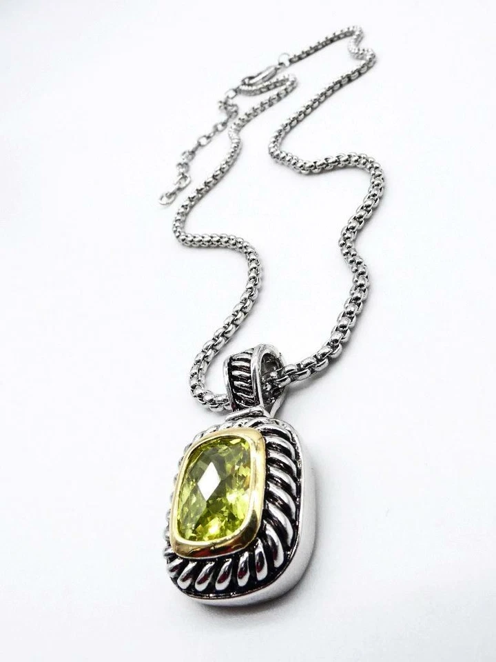 GORGEOUS 18kt Gold Plated Antique Cable Peridot Green Crystal Pendant Necklace - Image 3 of 4