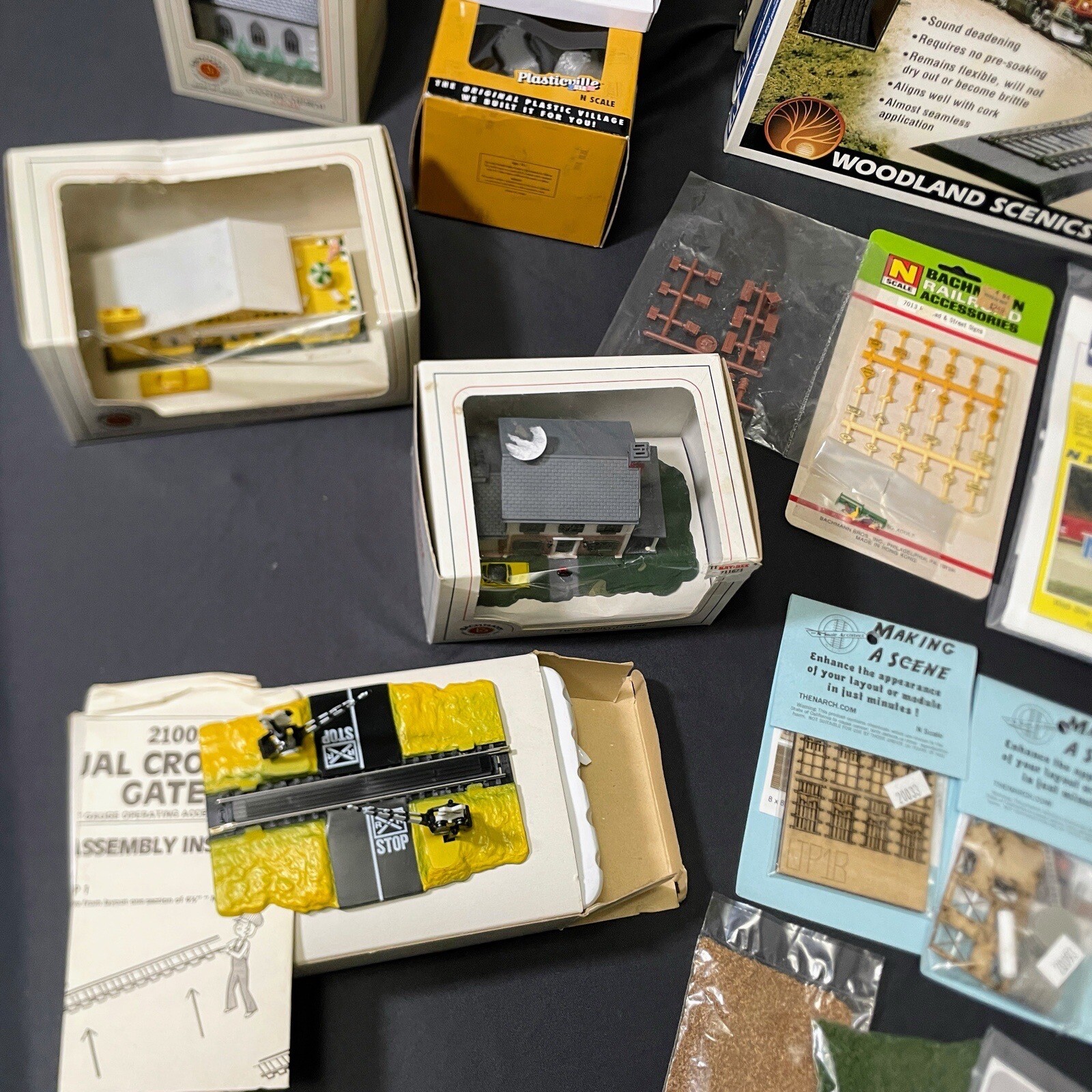 Large Lot 30+ Pieces Of N Scale Train Accessories, Brahman, Woodland