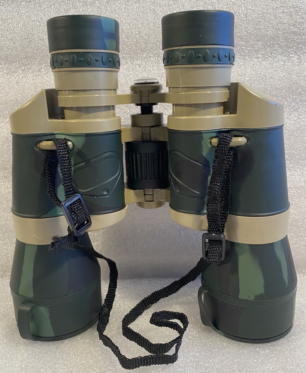 Binoculars With Carry Bag & Lg. Eye Covers. Camo.