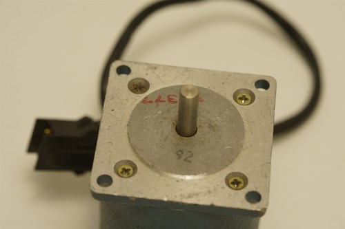 Motor paso a paso síncrono Superior Electric M062-FD03 Slo-Syn 100 oz/pulgadas 200 pasos - Imagen 4 de 5