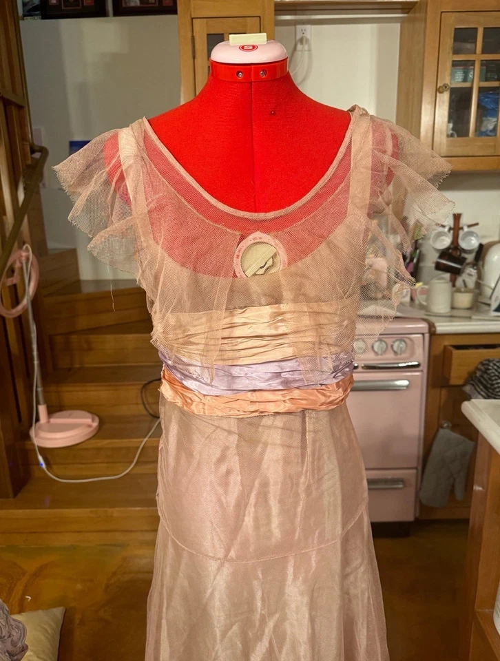 Antiguo vestido sin cordones vintage de seda rosa de los años 30 corte sesgado Art Deco Titanic Foto 3 de 4