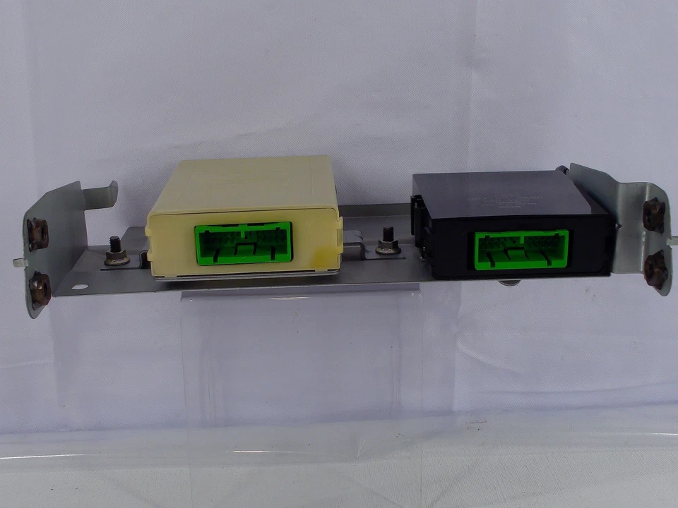 1998-2002 Isuzu Trooper OEM ABS Control & Anti-Theft  Module with Bracket OEM - Image 4 of 4