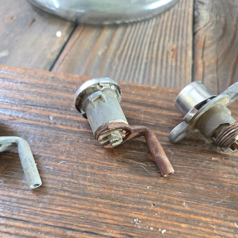 Buick OEM 1959-1960. Cerraduras de puertas y maletero. no, llave. Foto 4 de 4