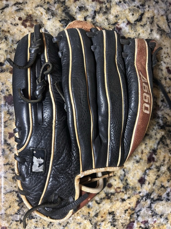 Wilson A550 06T-00272110 Baseball Glove 11 “