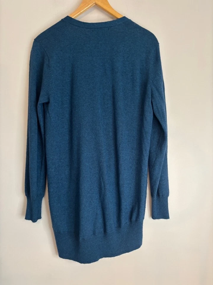 Suéter Cárdigan Aritzia Talula Mezcla Cachemir Angora Cuello en V, Talla S, Verde azulado Foto 2 de 4