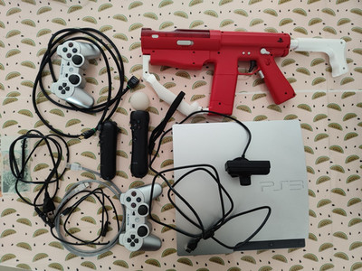 PS3 Slim 320GB Silber Set - 2 Controller, Move, Sharp Shooter + 23 Spiele CIB