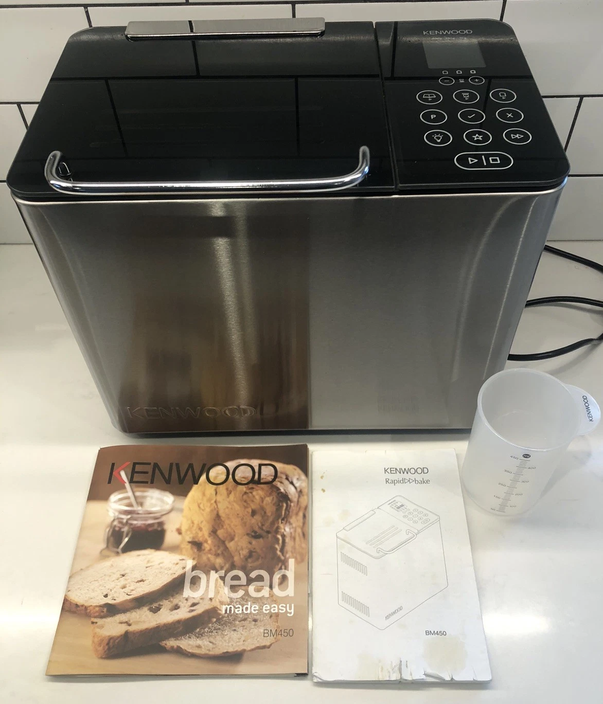 Kenwood BM450 Rapid Bake Bread Maker + Seed Dispenser Recipe Book & Manual BP81
Opens in a new windo