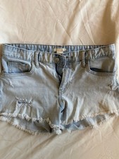 H M Women  s Light Wash Blue Denim Cut Off Shorts Size 6 5-Pocket