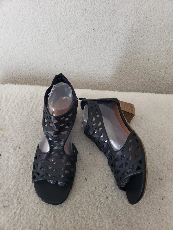 Женские сандалии Baretraps Yachel 8 М черные искусственная кожа с вырезом на каблуках комфортные туфли на молнии - Изображение 4 из 4