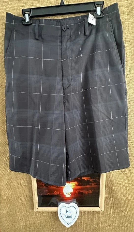 Under Armour Performance men’s black plaid short Bermuda 38 pockets flat zipper