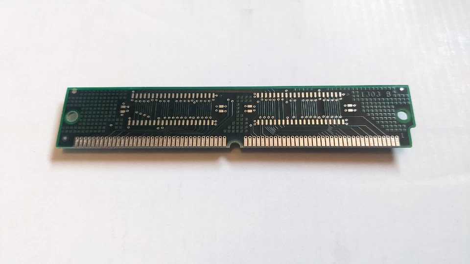 Micron MT8D132M-6 BCL 4MB 72p 60ns 8c 1x4 EDO SIMM Telecom RAM - Image 2 of 2