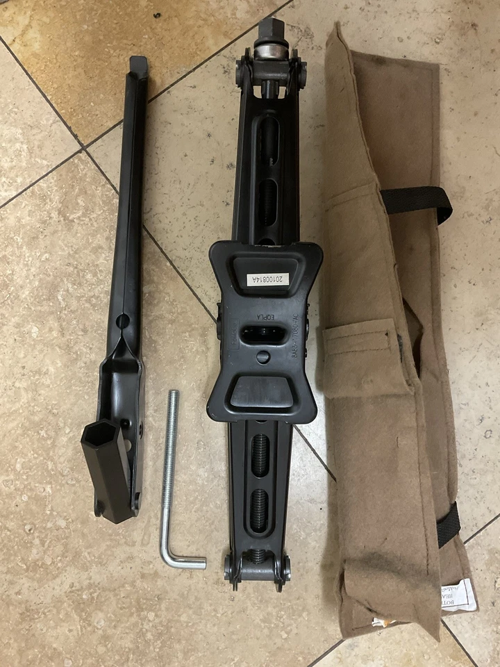 Ford Taurus Ford Flex 2009-2019 herramientas de extremo de gato OEM Foto 3 de 4