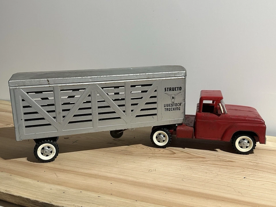 Structo Lvestock Trucking 1960s Red Cab Silver Trailer Nice Decals (ORIGINAL) - Image 2 of 4