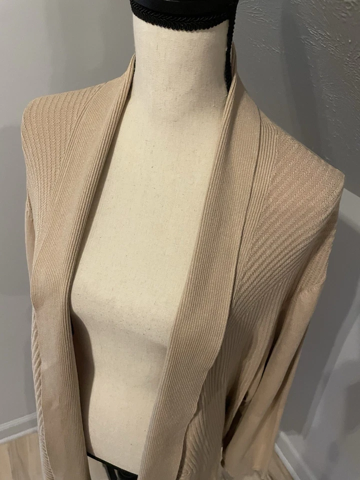 Cardigã aberto drapeado Lane Bryant tamanho 26/28 bronzeado texturizado leve $59.95 - Imagem 4 de 4