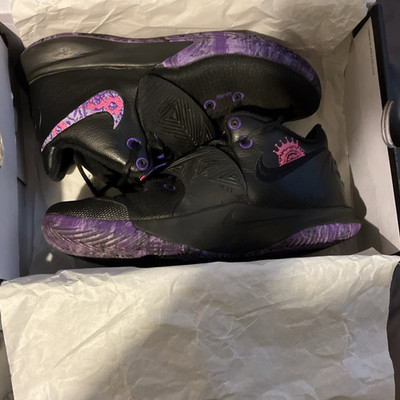 Nike Kyrie Flytrap 3 EP Men's Mid Top Basketball Sneaker Black/Fierce Purple