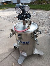 BINKS- 10 Gallon stainless steel Pressure Tank w/agitator
