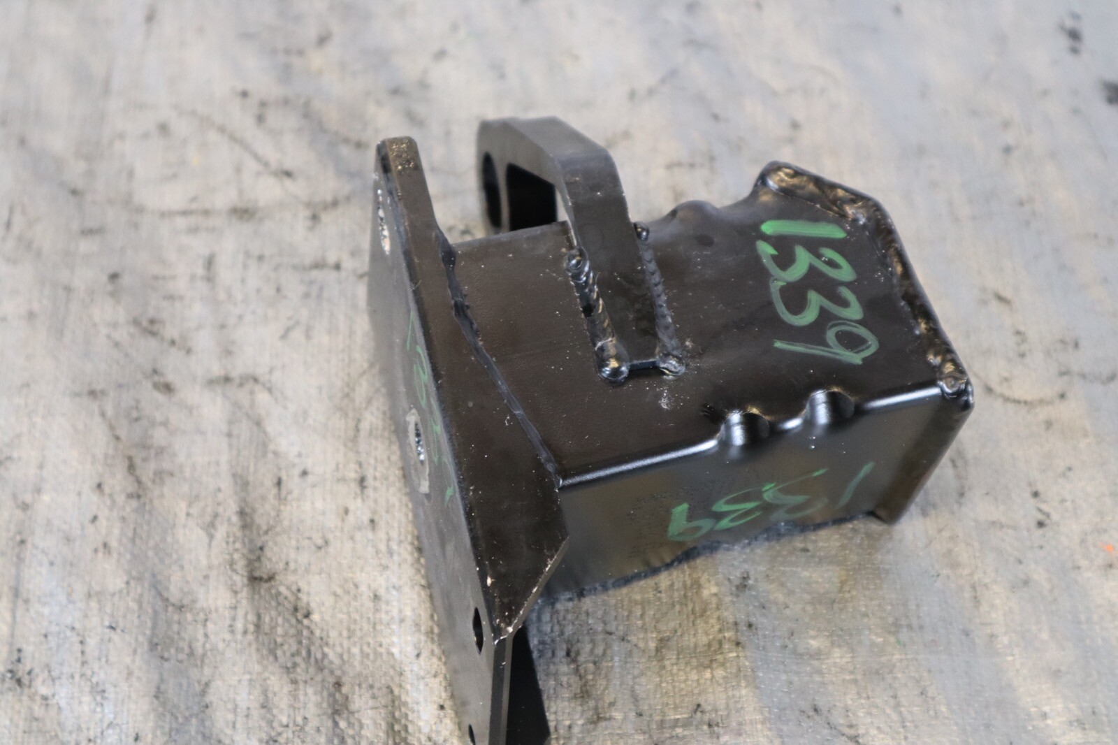 2014 AUDI R8 V8 QUATTRO AWD 4.2L OEM FRONT BUMPER REINFORCEMENT BRACKET #1339