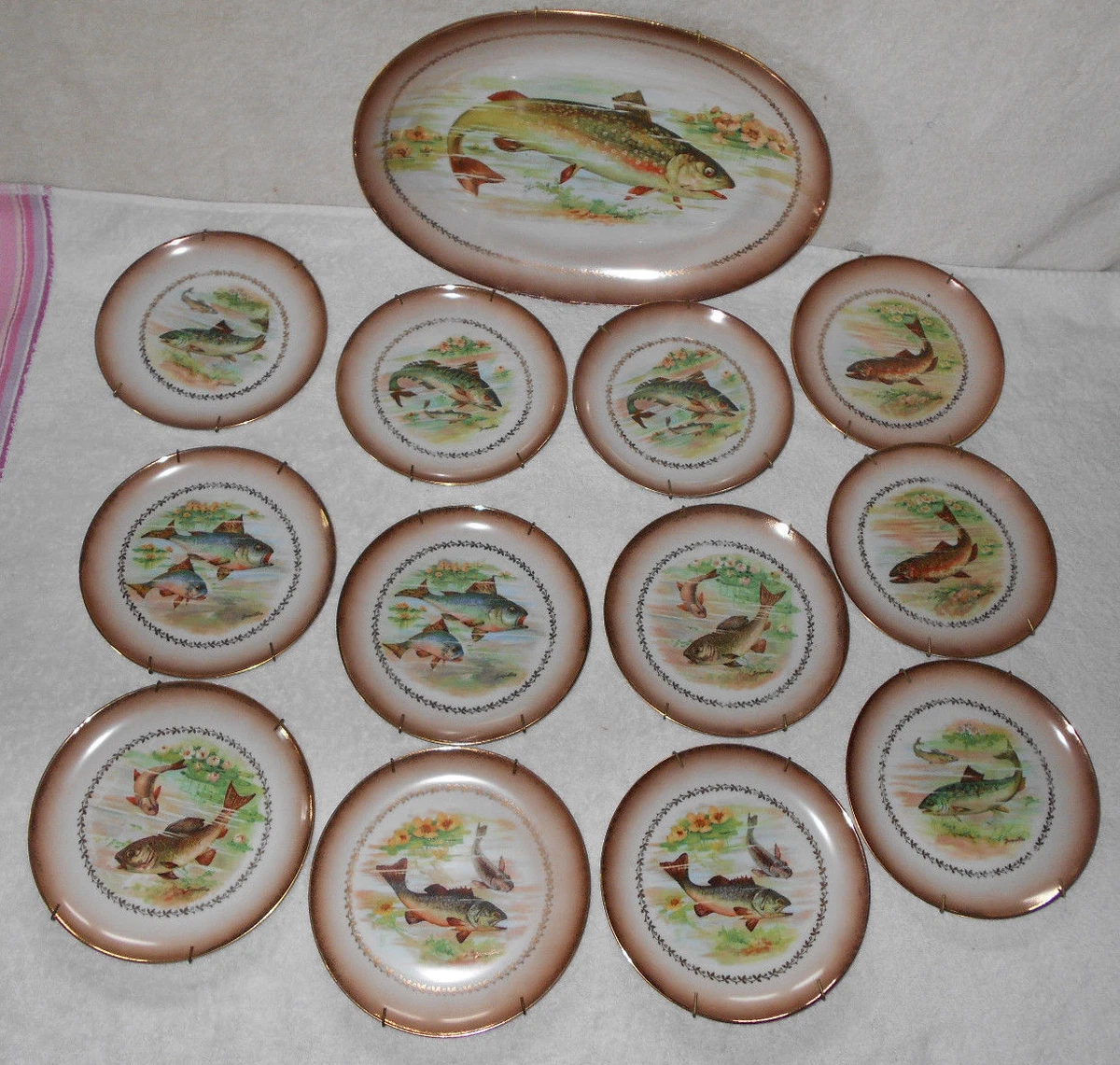 Danam Antik * Set of 12 Royal Copenhagen Art Nouveau Fisk Service plates  with Fish bordr No 30