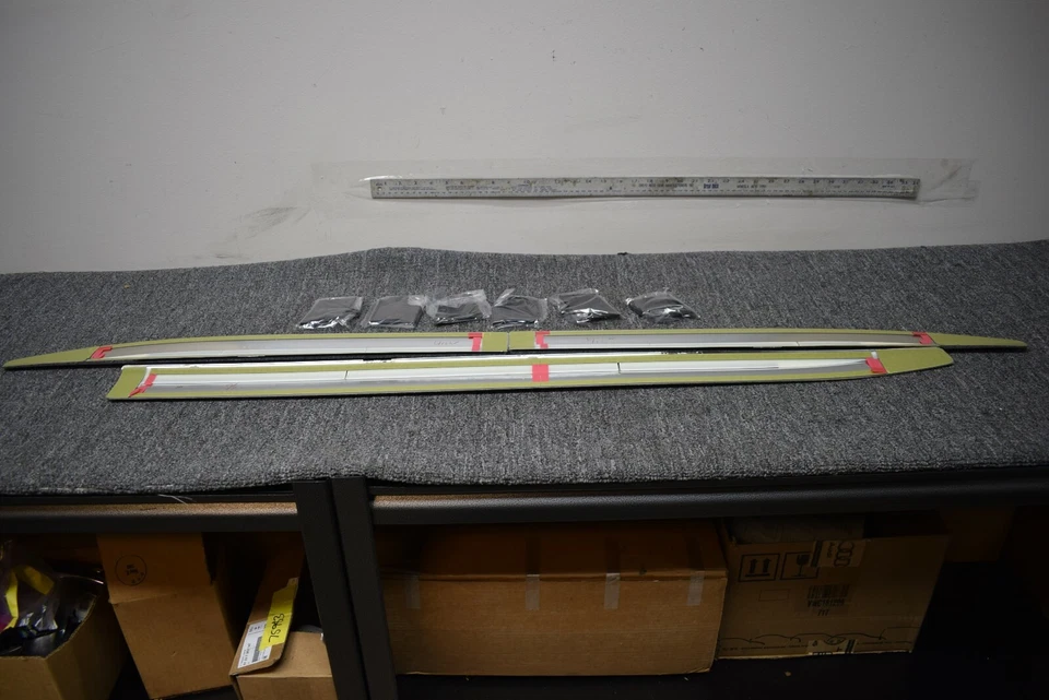 Nissan Armada 2018 carrocería molduras laterales cromo fábrica OEM Foto 4 de 4