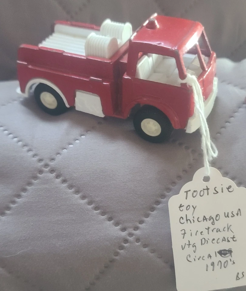 TOOTSIETOY Escalera Aérea Camión de Bomberos Bonito con Escalera y Camión de Bomberos con Manguera  Foto 3 de 4