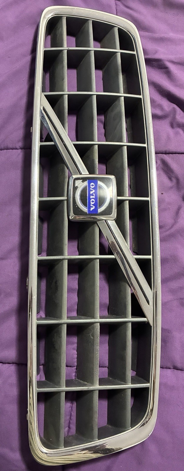 Volvo Front Grille Assembly & Emblem 2001-2004  V70  XC70