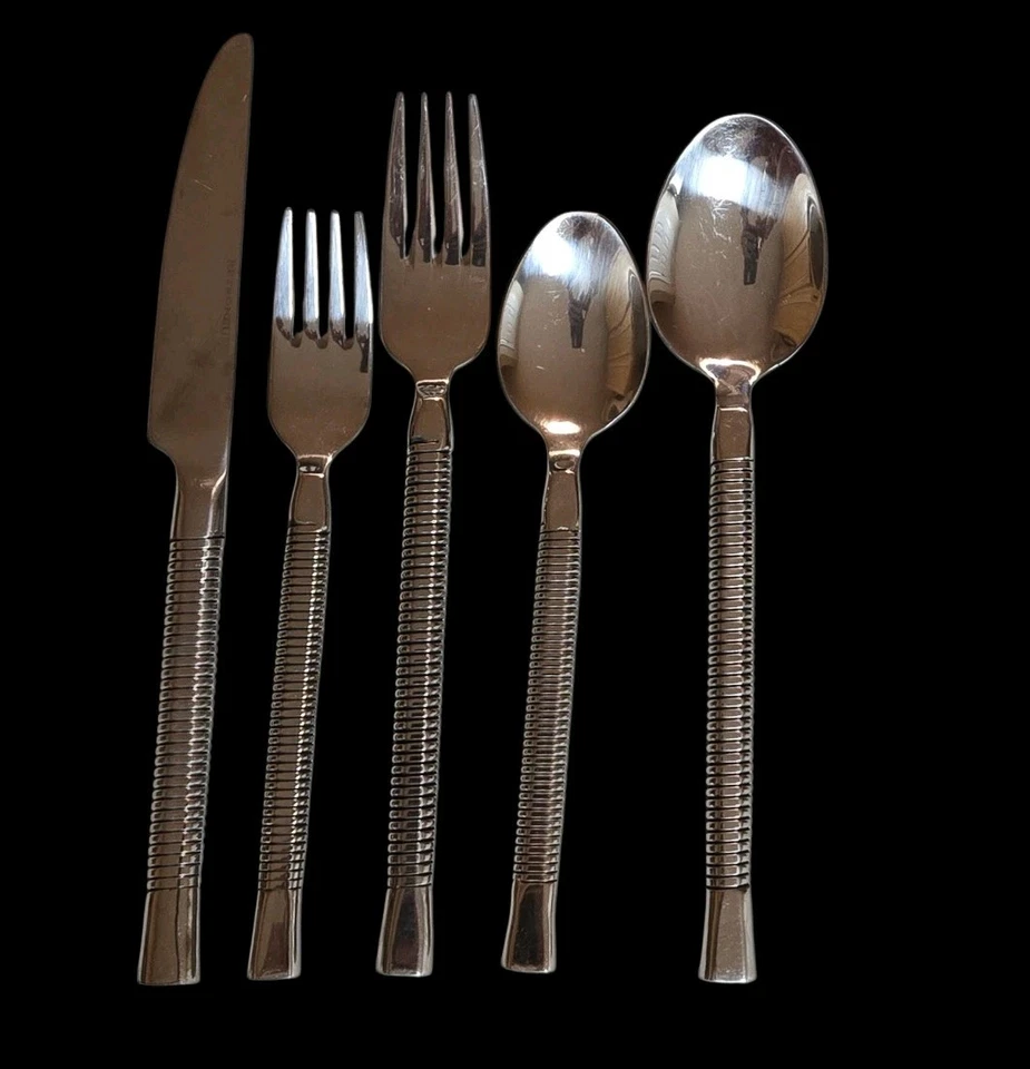 Retroneu Latitudes Stainless 18/10 Steel Flatware Service For 8 Industrial Twist - Image 3 of 4