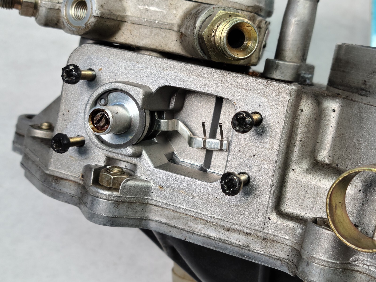 Mercedes W201 Bosch Fuel Distributor Air flow meter 0438121001