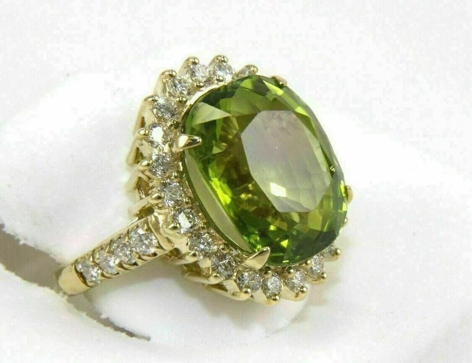 Anillo de compromiso nupcial de diamantes y peridoto natural de 7,54 quilates de oro amarillo macizo de 14 quilates Foto 2 de 4