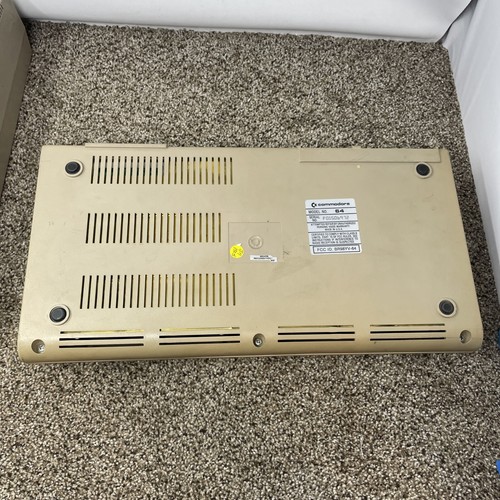 Commodore 64 Computer And 1541 Floppy Disk Drive Powers On/For Parts Or Repair - Afbeelding 3 van 12