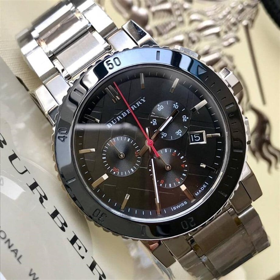 Montre homme Burberry montre suisse élégante avec dateur pour vos rendez-vous d'affaires