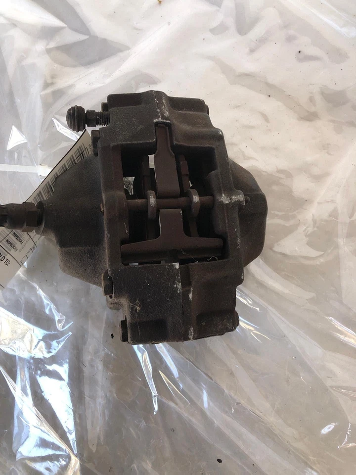 1994 - 1998 MERCEDES BENZ C-CLASS C230 Rear Brake Caliper Passenger Right RH OEM - Image 3 of 4