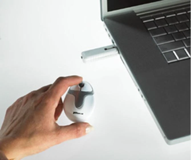 Targus Ultra Mini Wireless Mouse for Mac (AMW03US) - Image 2 of 3