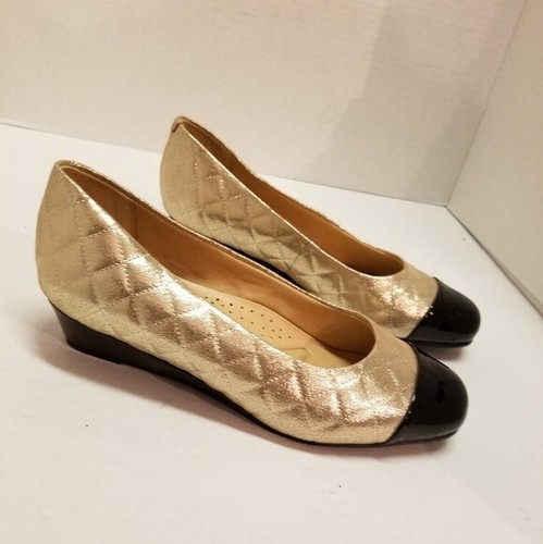 Trotters Quilted Gold Leather Cap Toe Flat Wedges Sz 7.5 Wide - Picture 2 of 5