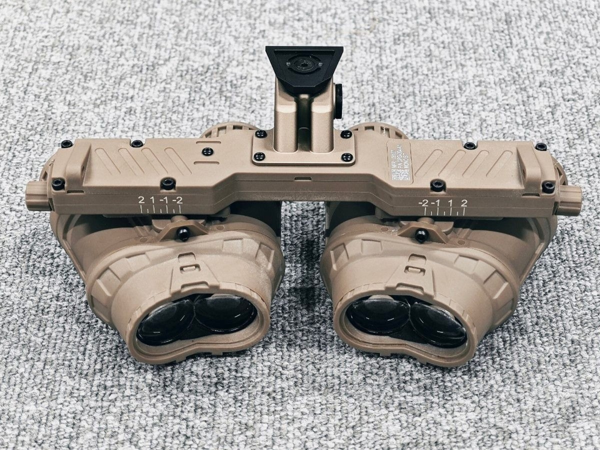 GPNVG-18 Digital Night Vision Goggles Equipped With 4 Cameras From