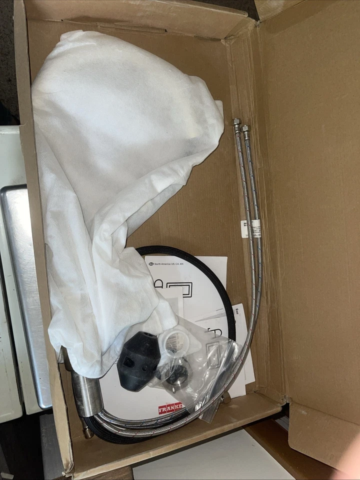 Grifo de fregadero de cocina abatible de acero Franke EOS-BR-304/GLD en ORO CHAMPÁN Foto 2 de 4