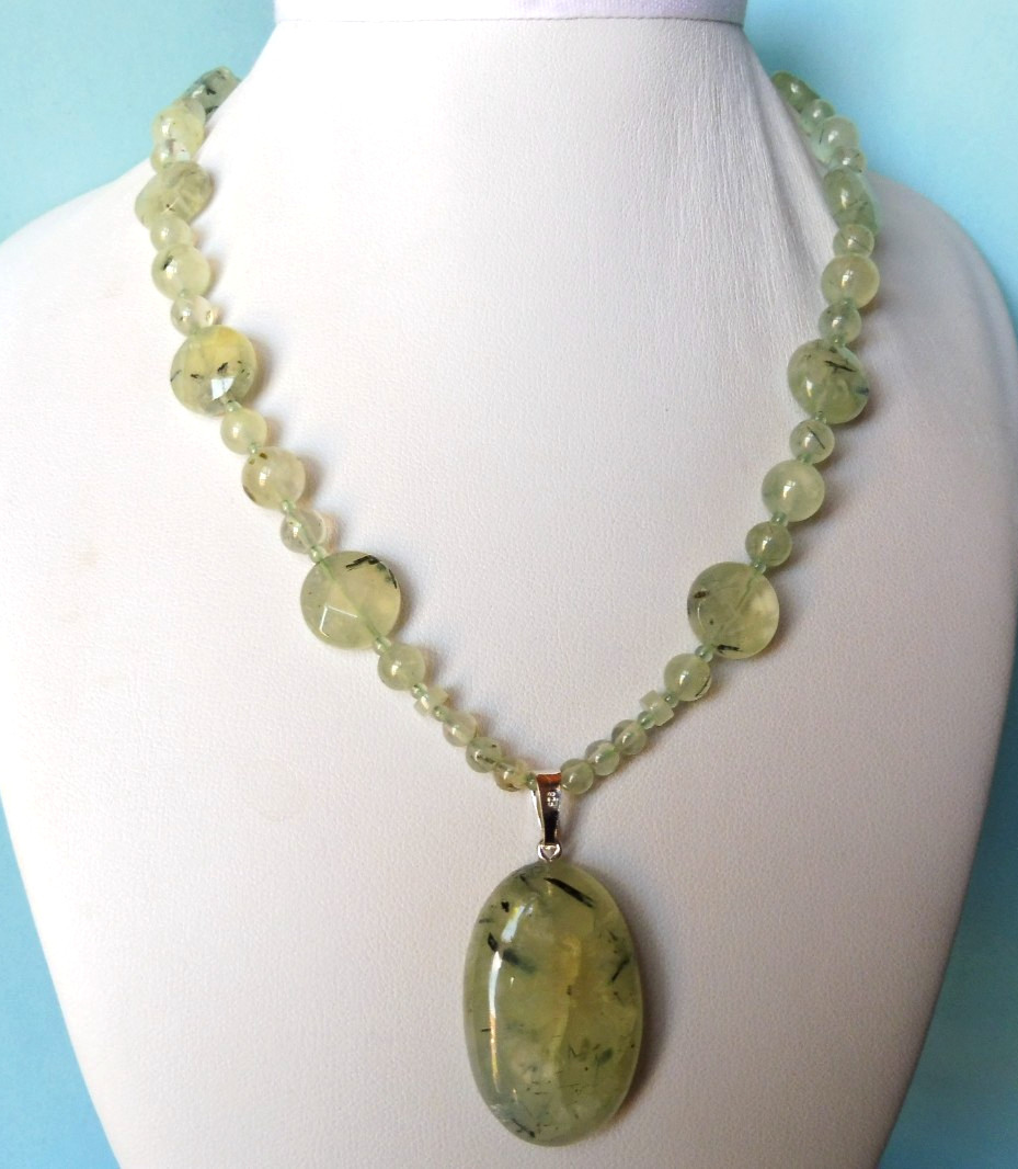Prehnite véritable et argent massif en collier de 45cm, un cadeau unique