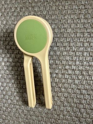 JOSEPH JOSEPH Helix Citrus Press Juicer~Ergonomic Twist Action~ Lemon/Lime