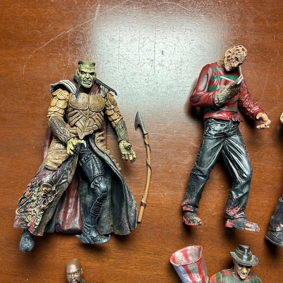 Lot of 7 McFarlane Movie Maniac Figures Freddy Krueger Chainsaw Accessories - Image 2 of 4