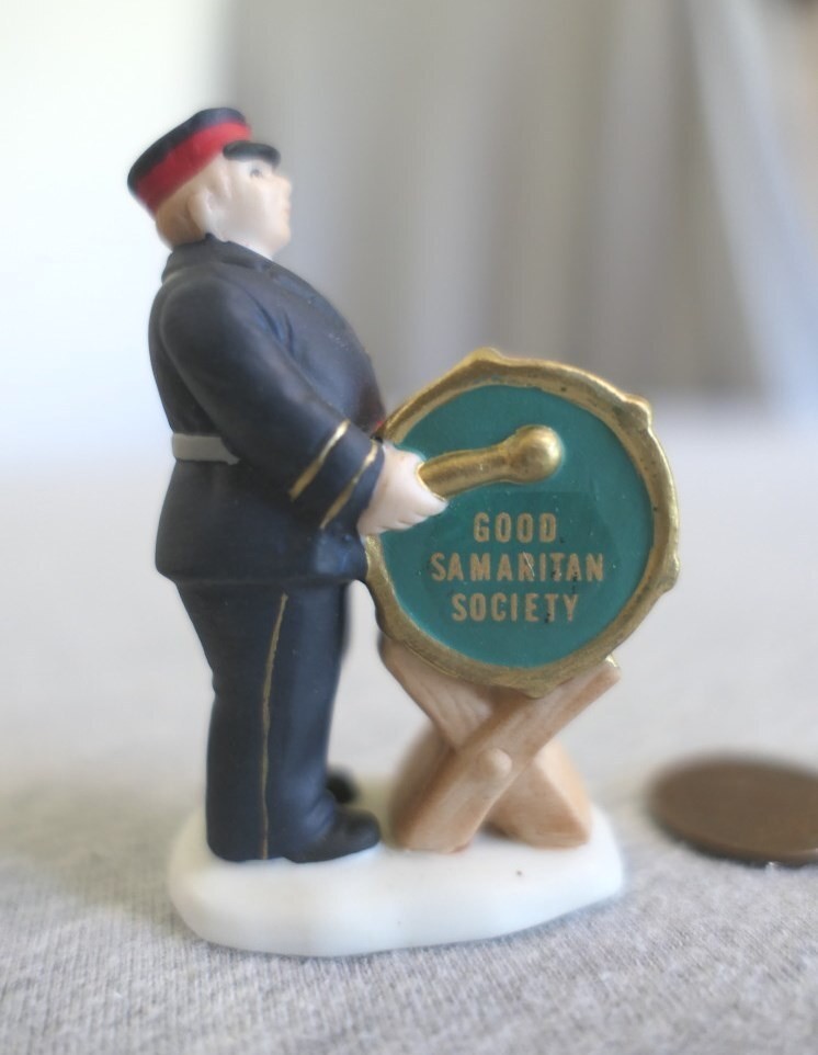 1989 Lefton Ceramic Village Good Samaritan Band Drum Master 2.5" Sri Lanka 07329