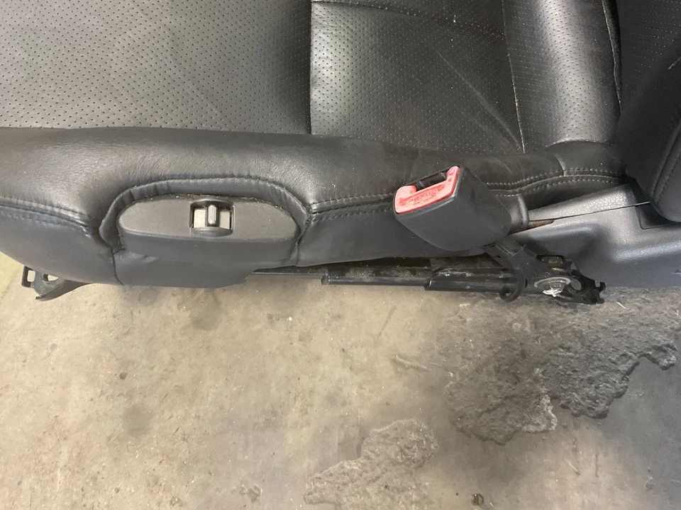 03-05 Infiniti G35 Coupe Passenger Right Power Leather Seat Black OEM 25BFND9 - Image 4 of 4