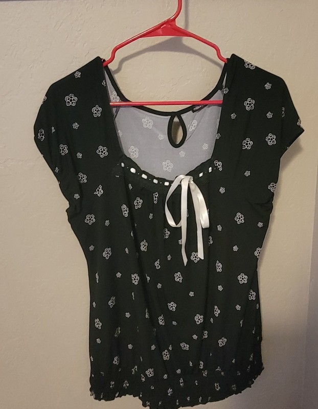 Maurices Black Floral Keyhole Back Smocked Waist Blouse - Large