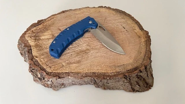 OZARK TRAIL Plain Blade Combination Serrated Linerlock Folding Pocket Knife BLUE - Image 4 of 4