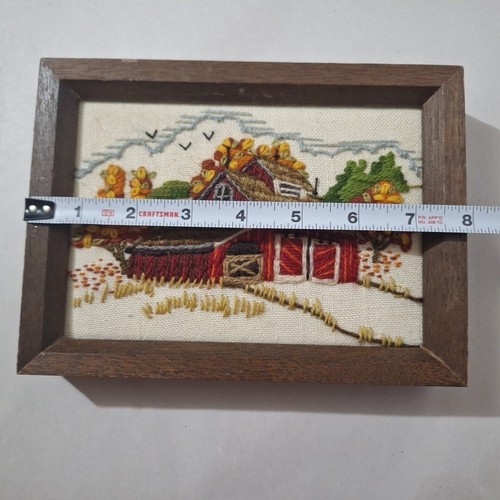 Crewel gerahmte Nadelspitze rote Scheune Lot. 4 insgesamt 8"×6" braune Holzrahmen - Bild 8 von 9