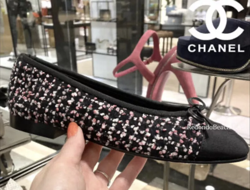 Chanel, uniform ballet flats Black Leather ref.182668 - Joli Closet