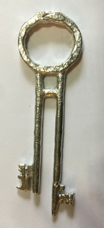 PIRATES OF THE CARIBBEAN DAVE JONES CHEST KEY HALLOWEEN PROP COSPLAY LIFE SIZE