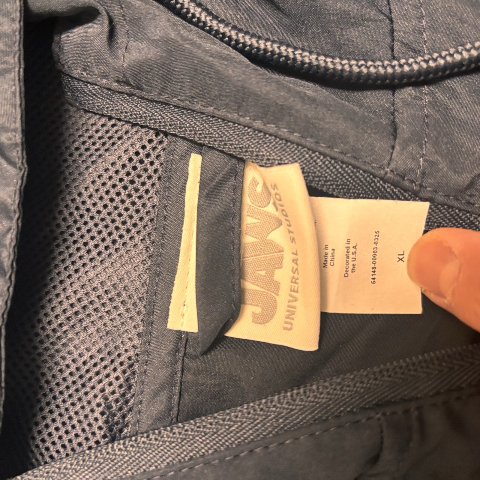 Universal Studios Hollywood Jaws Windbreaker Jack… - image 6