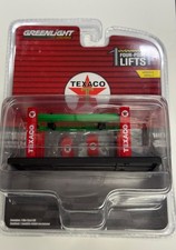 Greenlight Four Post Lift Texaco 16120 Four-Post Lifts 1:64